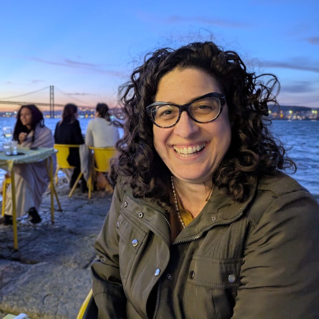 Arielle-Gingold-tejo Portrait of Arielle Gingold, sitting on the riverside of Lisbon.